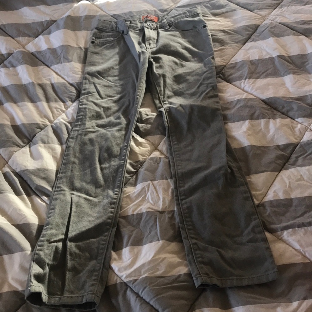 Boys gray skinny jeans. EUC!